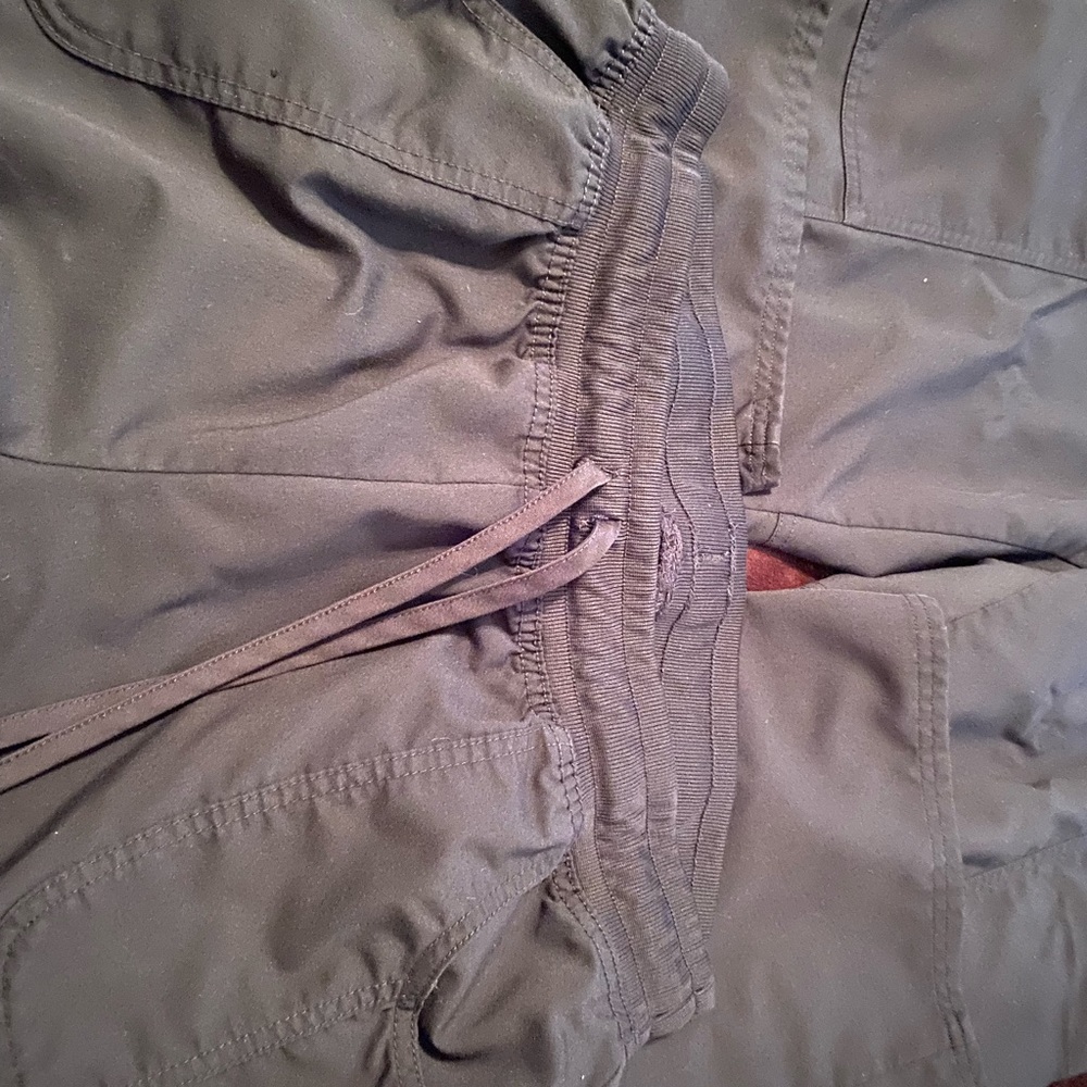 Miscellaneous mismatched package. 3 tops and 2 pants - Picture 9 of 9